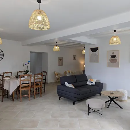 Charentais Renove Au Calme Avec Parking Et Jardin Privatif - Fr-1-653-281 * Challignac