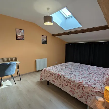 Charentais Renove Au Calme Avec Parking Et Jardin Privatif - Fr-1-653-281 Challignac