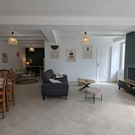 Charentais Renove Au Calme Avec Parking Et Jardin Privatif - Fr-1-653-281 Ferienhaus *