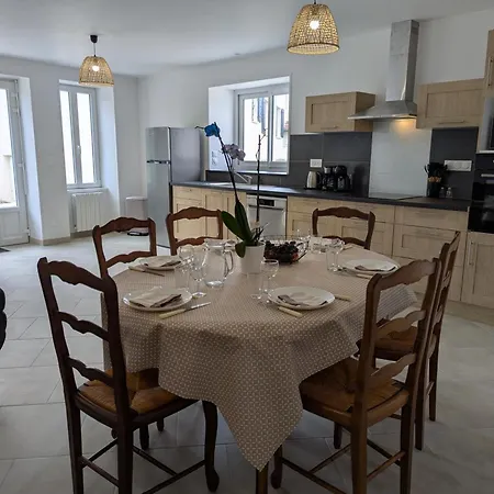 Charentais Renove Au Calme Avec Parking Et Jardin Privatif - Fr-1-653-281 Challignac