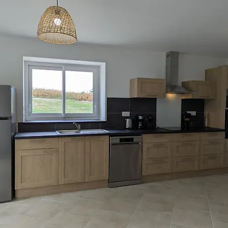 Charentais Renove Au Calme Avec Parking Et Jardin Privatif - Fr-1-653-281 بيت للعطل