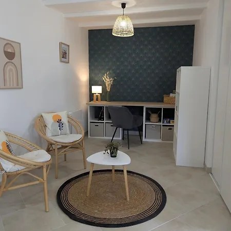 Летний дом Charentais Renove Au Calme Avec Parking Et Jardin Privatif - Fr-1-653-281 *