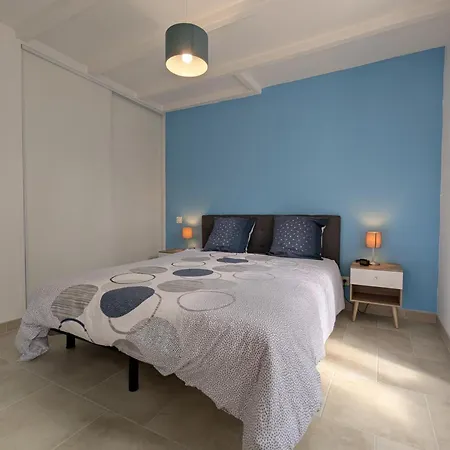 Летний дом Charentais Renove Au Calme Avec Parking Et Jardin Privatif - Fr-1-653-281 *