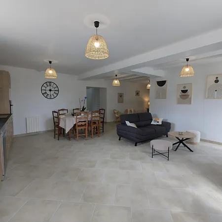 Charentais Renove Au Calme Avec Parking Et Jardin Privatif - Fr-1-653-281 * Challignac