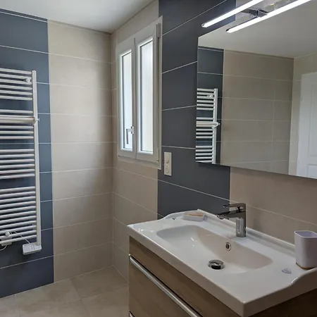 Charentais Renove Au Calme Avec Parking Et Jardin Privatif - Fr-1-653-281 Ferienhaus *