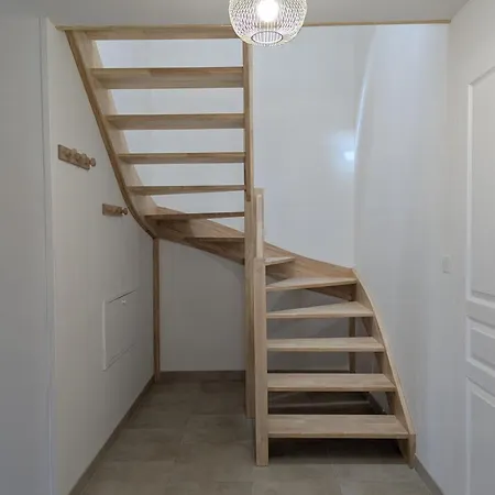 Charentais Renove Au Calme Avec Parking Et Jardin Privatif - Fr-1-653-281 Challignac