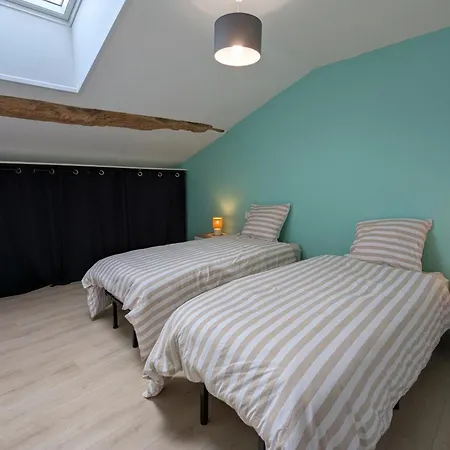 Charentais Renove Au Calme Avec Parking Et Jardin Privatif - Fr-1-653-281 Ferienhaus Challignac