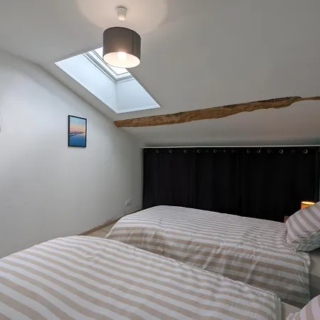 Летний дом Charentais Renove Au Calme Avec Parking Et Jardin Privatif - Fr-1-653-281 *