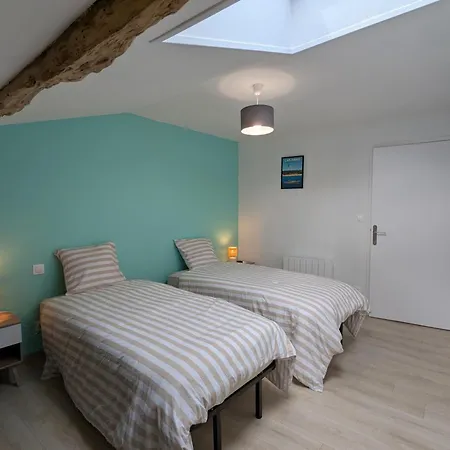 Charentais Renove Au Calme Avec Parking Et Jardin Privatif - Fr-1-653-281