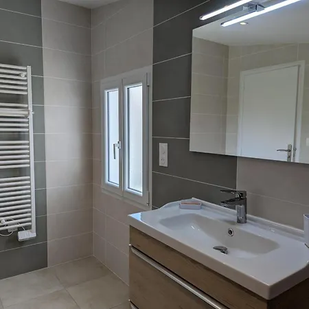 Charentais Renove Au Calme Avec Parking Et Jardin Privatif - Fr-1-653-281 Ferienhaus *