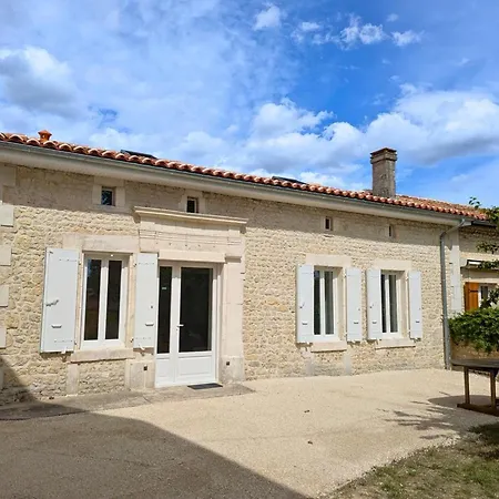 Летний дом Charentais Renove Au Calme Avec Parking Et Jardin Privatif - Fr-1-653-281 Challignac