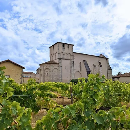 Charentais Renove Au Calme Avec Parking Et Jardin Privatif - Fr-1-653-281 Challignac