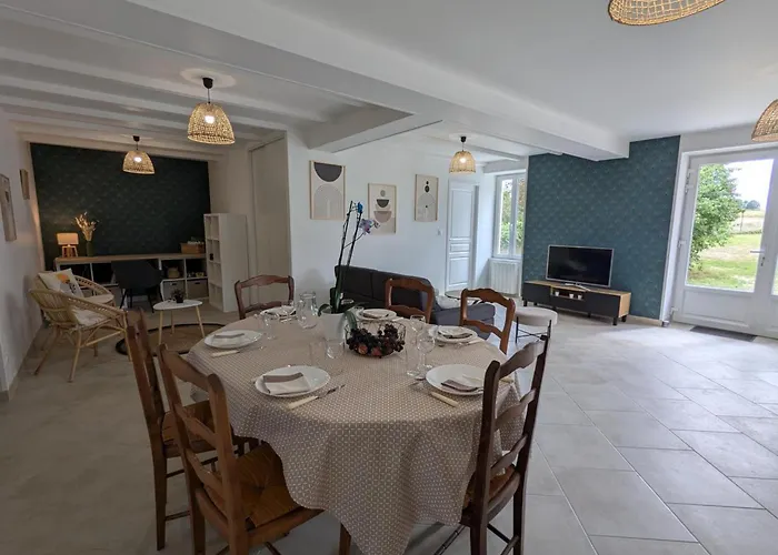 Charentais Renove Au Calme Avec Parking Et Jardin Privatif - Fr-1-653-281 Vakantiehuis *