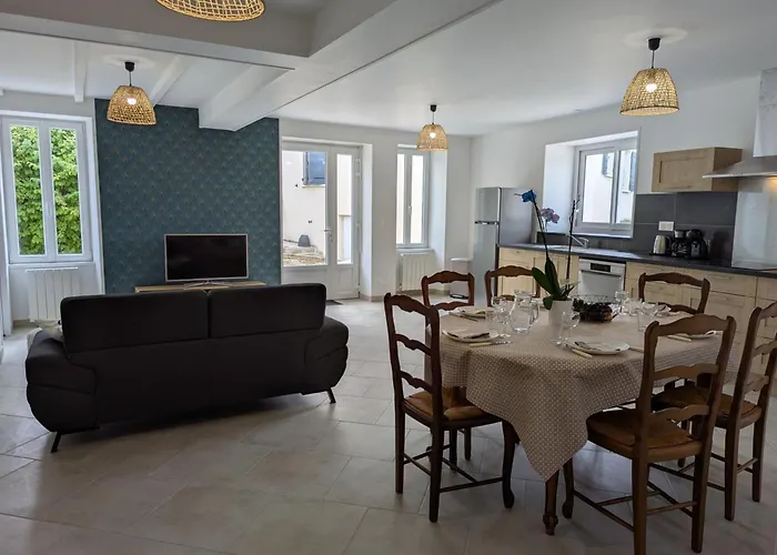 Vakantiehuis Charentais Renove Au Calme Avec Parking Et Jardin Privatif - Fr-1-653-281 *