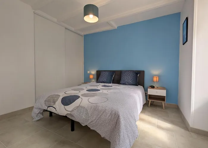 Vakantiehuis Charentais Renove Au Calme Avec Parking Et Jardin Privatif - Fr-1-653-281 *