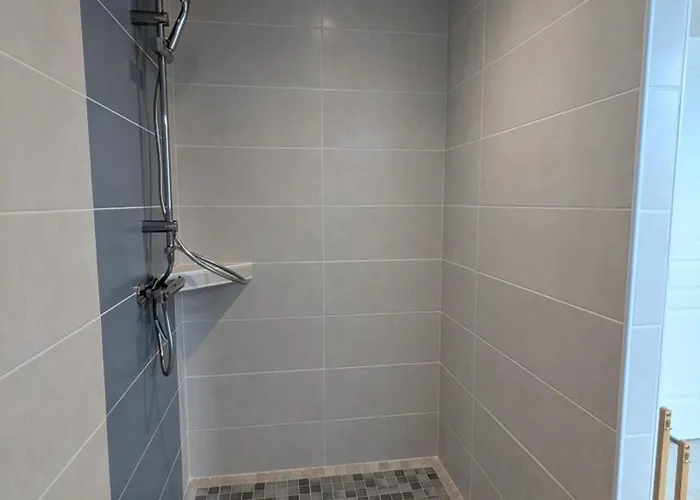 Charentais Renove Au Calme Avec Parking Et Jardin Privatif - Fr-1-653-281 Challignac