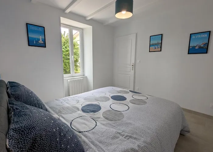 Charentais Renove Au Calme Avec Parking Et Jardin Privatif - Fr-1-653-281 * Challignac