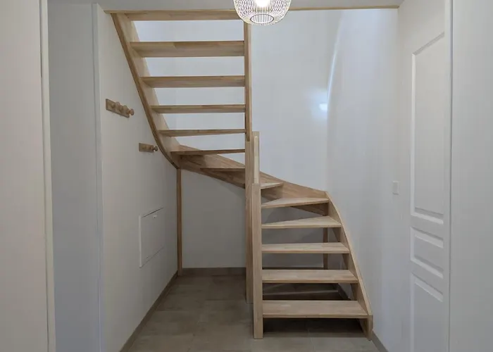 Charentais Renove Au Calme Avec Parking Et Jardin Privatif - Fr-1-653-281 Challignac