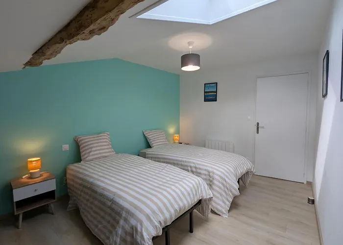 Charentais Renove Au Calme Avec Parking Et Jardin Privatif - Fr-1-653-281