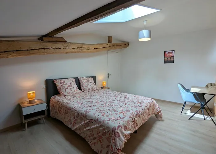 Charentais Renove Au Calme Avec Parking Et Jardin Privatif - Fr-1-653-281 Challignac