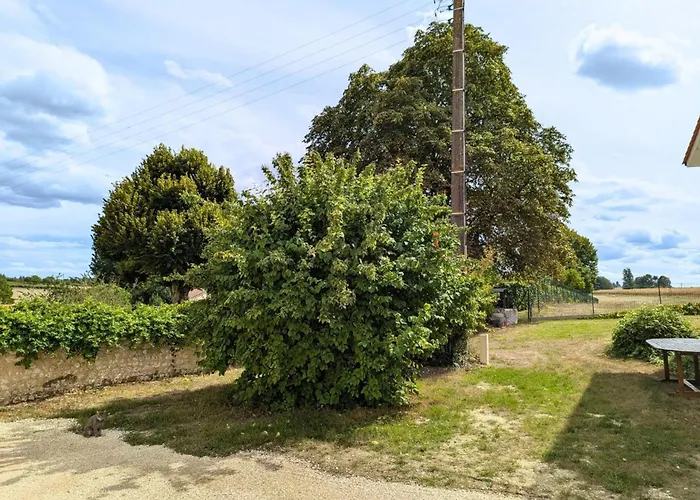 Charentais Renove Au Calme Avec Parking Et Jardin Privatif - Fr-1-653-281 *